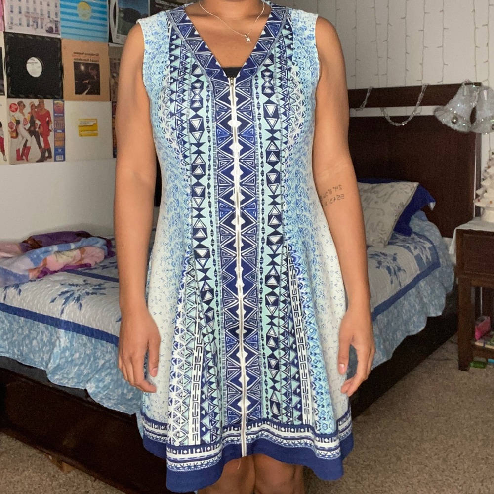 Beige by eci geometrical midi dress. Size is a XL. The dress is multicolored.